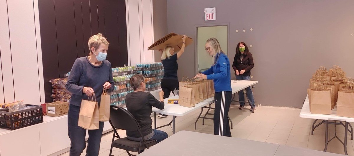 Kit Pick Up start today! Here's where participants can collect their race kits:

-Thursday, Oct. 6 from 12 PM - 8PM at 85 Hector Gate, Dartmouth Crossing.
-Saturday, Oct. 8 from 10AM - 5PM at ​War Memorial Gymnasium, Acadia Athletics Complex.

Schedule: bit.ly/3M9GbmH