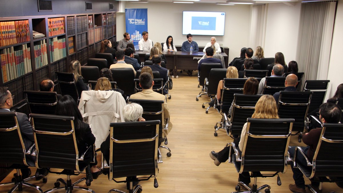 tcpcordoba's tweet photo. Nos reunimos con directores y directoras de los servicios administrativos 💻 para presentarles en qué consiste la segunda fase de #TriDi (Tribunal Digital), nuestro nuevo sistema de gestión de expedientes 📲. https://t.co/BHL2ScY78G