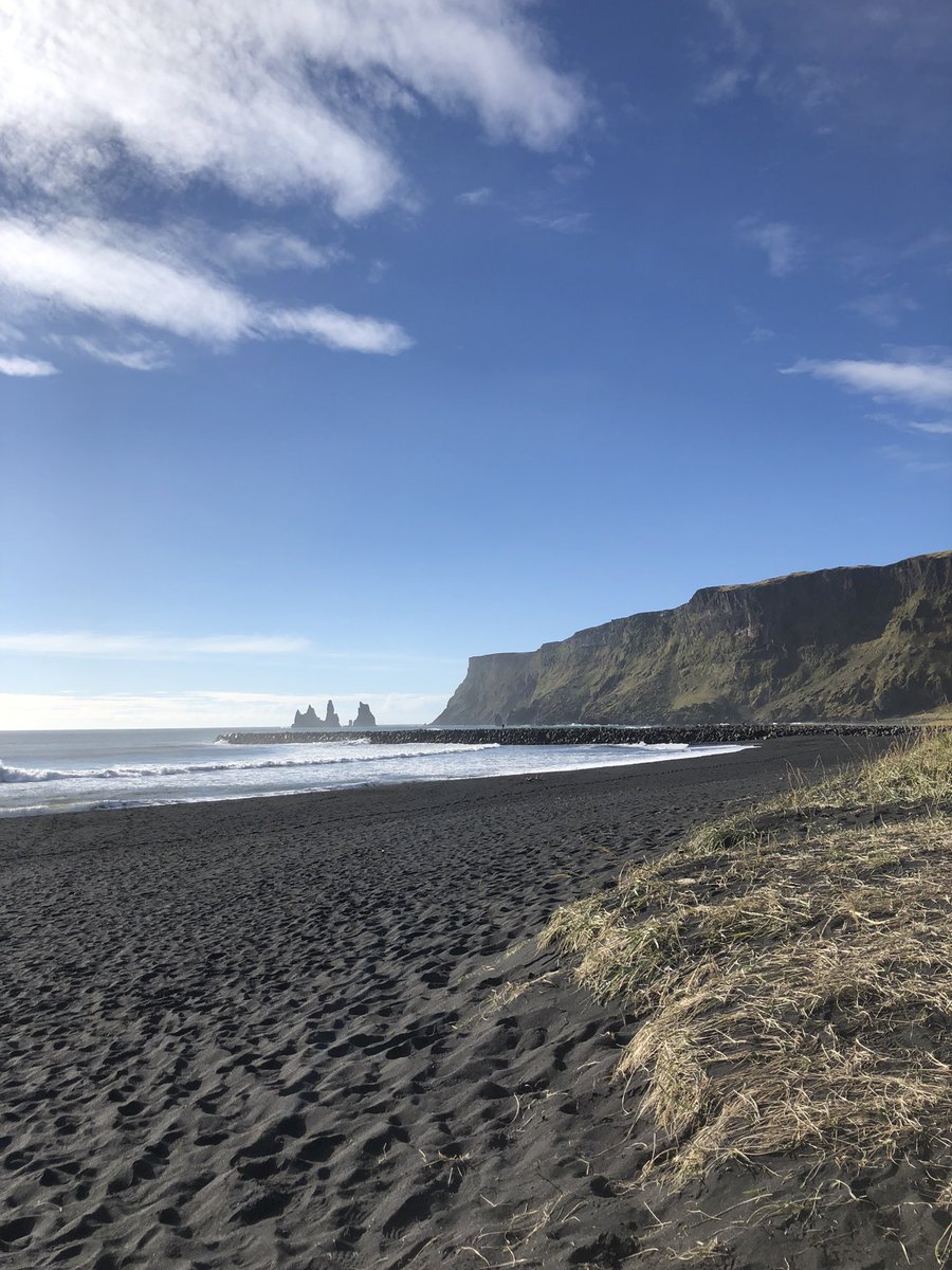 mcb_geoscience's tweet photo. Stop 4 - Vik for a look at some more black sand, and a chance to eat lunch https://t.co/CpIgKZiXoo
