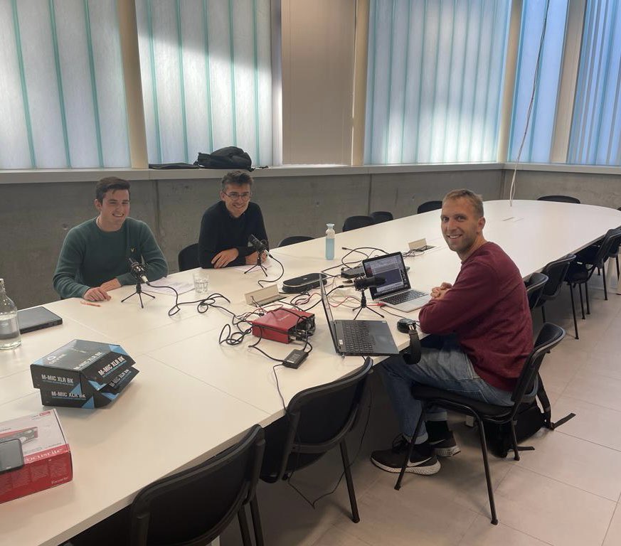 Stef_VDHoeven's tweet photo. 🎙123… tsa… tsa… tsa
🔜Nieuwe episode van “de sportonderzoeker” over #matchfixing en het #ErasmusPlus sport project #EPOSM 
🤝 @SportVlaanderen @jaspertruyens @ICESvzw @SimonDC5 @Sportmana_UGENT https://t.co/ovAstkJEPG