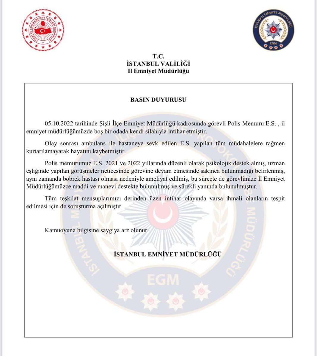 Yaşamına son veren polis memuru E. Sayhan'ın yazdıklarını sansürsüz yayınlıyorum. Emniyetin rezil açıklamasını. 
Ne kadar çok polisi cemaatçi diye fişleyip attırırsan o kadar yükselmen kolay olur düzeninin mimarlarıdır katiller.
Son 3 günde 5 polis intihar etti, Soylu oralı değil