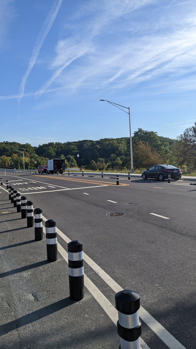 My first ride on the Harford Bridge since it closed to pedestrians and 3 vehicles parked in the bike lane 😑 who could've predicted this 🤷‍♂️
