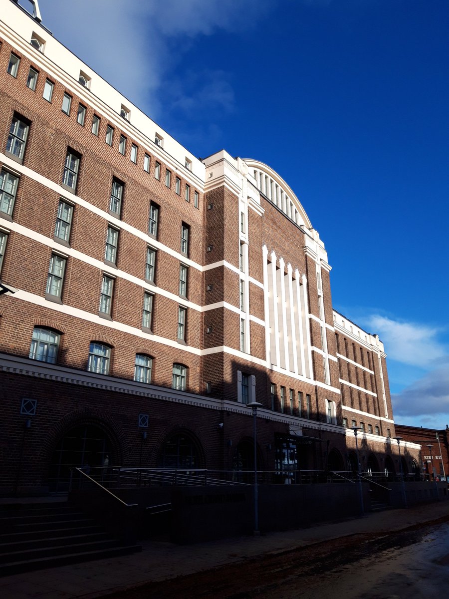 IvanaKholova's tweet photo. Sun shining on red bricks. After #lablt2022 lectures enlighted us the whole day #pathology #molpath #digipath
Happy Thursday! https://t.co/ZFCsFYR5iw