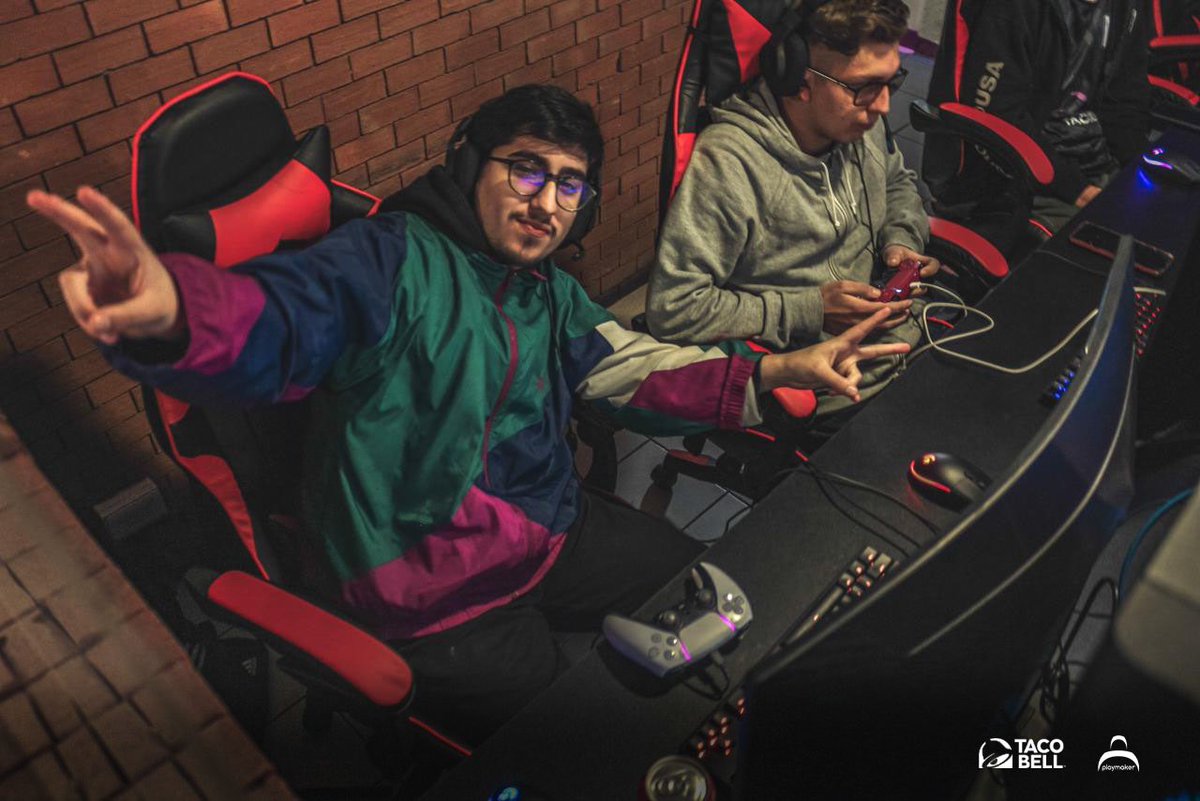 When te enteras que te invitaron al top 16 de la #RLCS <a href="/RocketLeague/">Rocket League</a> 🫣

🚙 <a href="/VeronRL/">Nicolás Lagos</a> 
🚙 <a href="/Starwindss_rl/">Starwindss</a> 
🚙 <a href="/c0Re_rl/">c0Re</a>  
🚙 <a href="/GnasTier_rl/">Sebastián (GnasTier)</a> 
🚙 <a href="/ignite_rl/">IGN'</a>