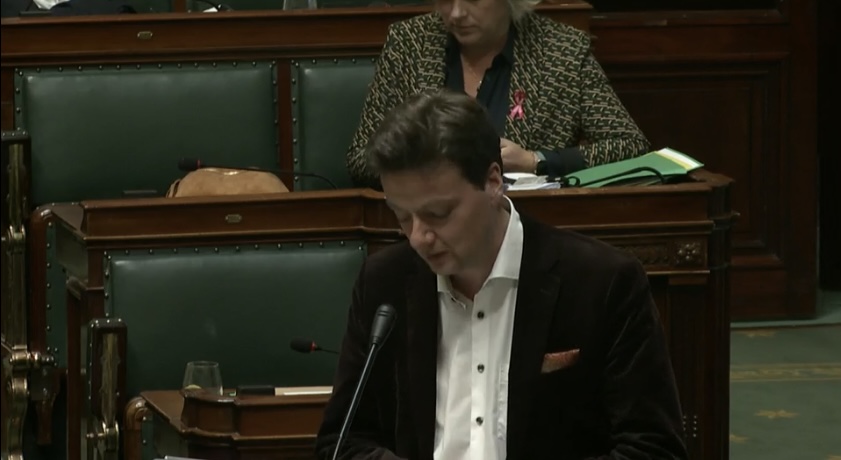 defi_eu's tweet photo. #servicedesecours @LaChambreBE @francoisdesmet : “Comment est-il possible qu’en #Belgique où que ce soit en 2022, on parle de rentabilité pour des ambulances ? Ça veut dire quoi, que les Belges ne tombent pas assez malades? C’est un calcul qui n’a aucun sens.” #begov https://t.co/ssr5usVnGh