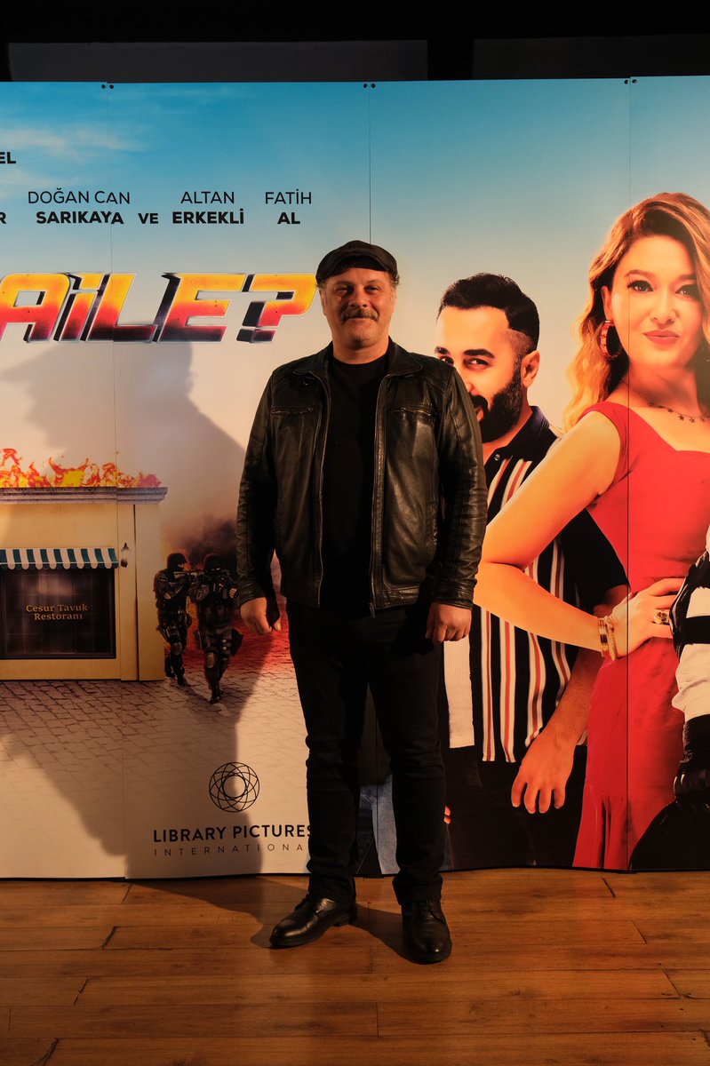 KimBuAileFilmi's tweet photo. Bu dev kadroyu yarın sinemada izliyoruz😍

#KimBuAile #CesurTavuk #7Ekim #CJENMTürkiye #CengizBozkurt #FeritAktuğ #OnurBuldu #NurgülYeşilçay  #DoğanCanSarıkaya #BesteKökdemir #SinemaGüzeldir #fazlasıylaaksiyoni̇çerenkomedi https://t.co/oO1Pdzuu2u
