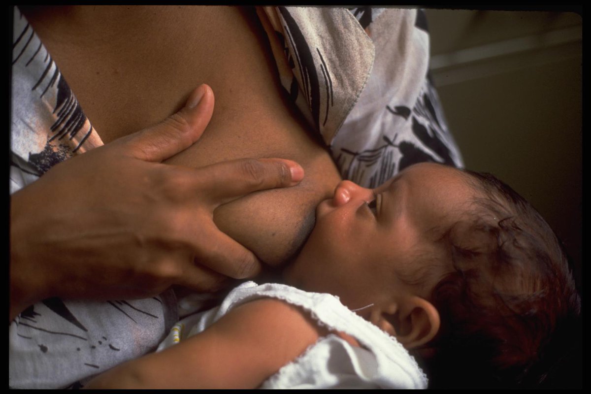 UNICEF_SA's tweet photo. Are you a mother breastfeeding an infant younger than 6 months?🤱

Did you know your breastmilk alone is more than enough to keep your baby hydrated (water is not recommended for infants 6 months<🚱), especially at times like these as parts of South Africa experience a #heatwave? https://t.co/iMP0RdSj9S