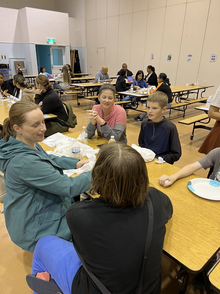 hilarynsimmons's tweet photo. Our Avid Parent Night was a smashing success! Thank you to our Avid teachers and team for putting on a great event ๐ preparing students for success and their future is our number one goal ๐๐ป#gowhitetigers #ymsrocks @DoDEA @DoDEA_Pacific https://t.co/ed9FljIc6A