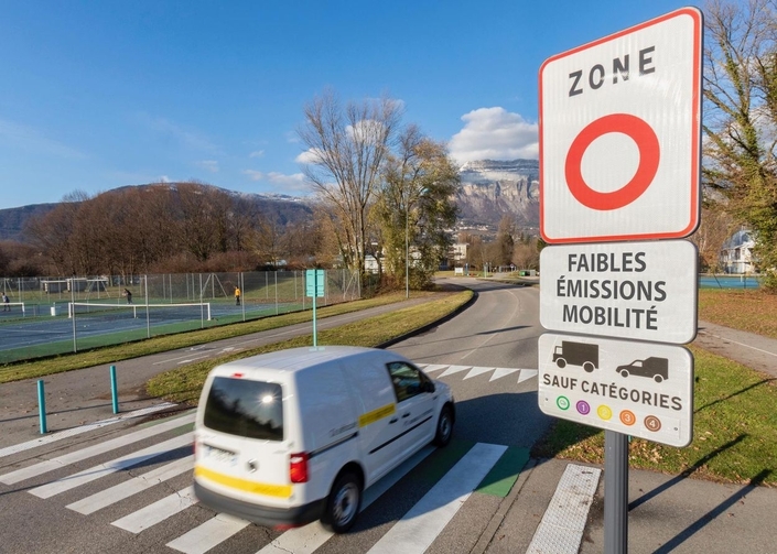 OCF_auto's tweet photo. Récapitulatif des bonnes et des mauvaises nouvelles pour les automobilistes français en cette rentrée 2022. ⬇ https://t.co/8PWEZHYENQ https://t.co/rMosK6RX9A