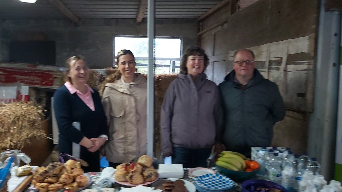 Lairdhse06's tweet photo. One of the lovely things about our Open Days is how neighbours help out, rural development in action😊. Lots of support and craic here at Murphys farm near Athenry, looking forward to welcoming people to our 4th Open Day #socialfarmingawarenessweek https://t.co/KeKxnUXMqU