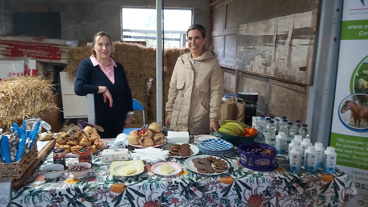 Lairdhse06's tweet photo. One of the lovely things about our Open Days is how neighbours help out, rural development in action😊. Lots of support and craic here at Murphys farm near Athenry, looking forward to welcoming people to our 4th Open Day #socialfarmingawarenessweek https://t.co/KeKxnUXMqU