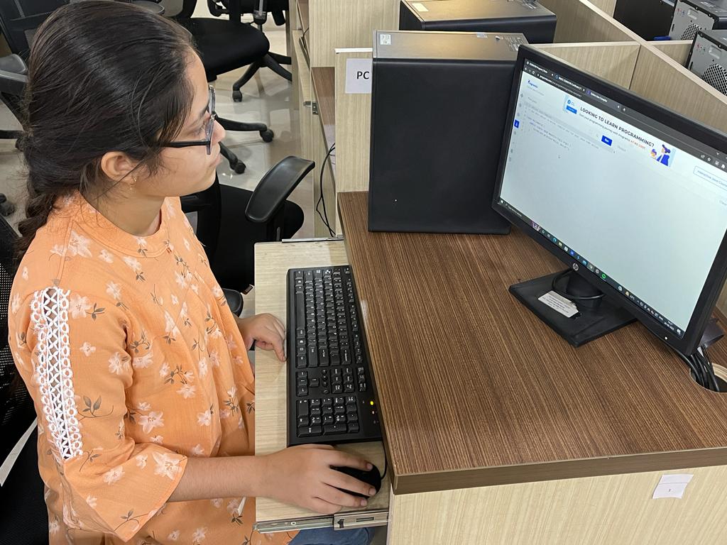 AmexIndia's tweet photo. (1/2) In association with @NASSCOMfdn, American Express is supporting the training of over 700 women graduates in India through an employment-linked training project, ‘Women Empowerment Through Technology'.
Read more- https://t.co/R7mpUtgTJy
#PowerfulBacking https://t.co/tx9adBdein