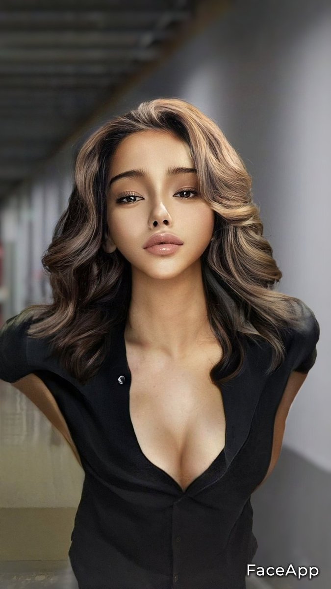 自撮りで重加工してみました。
まだまだ練習中〜。
ガンバリマス💪