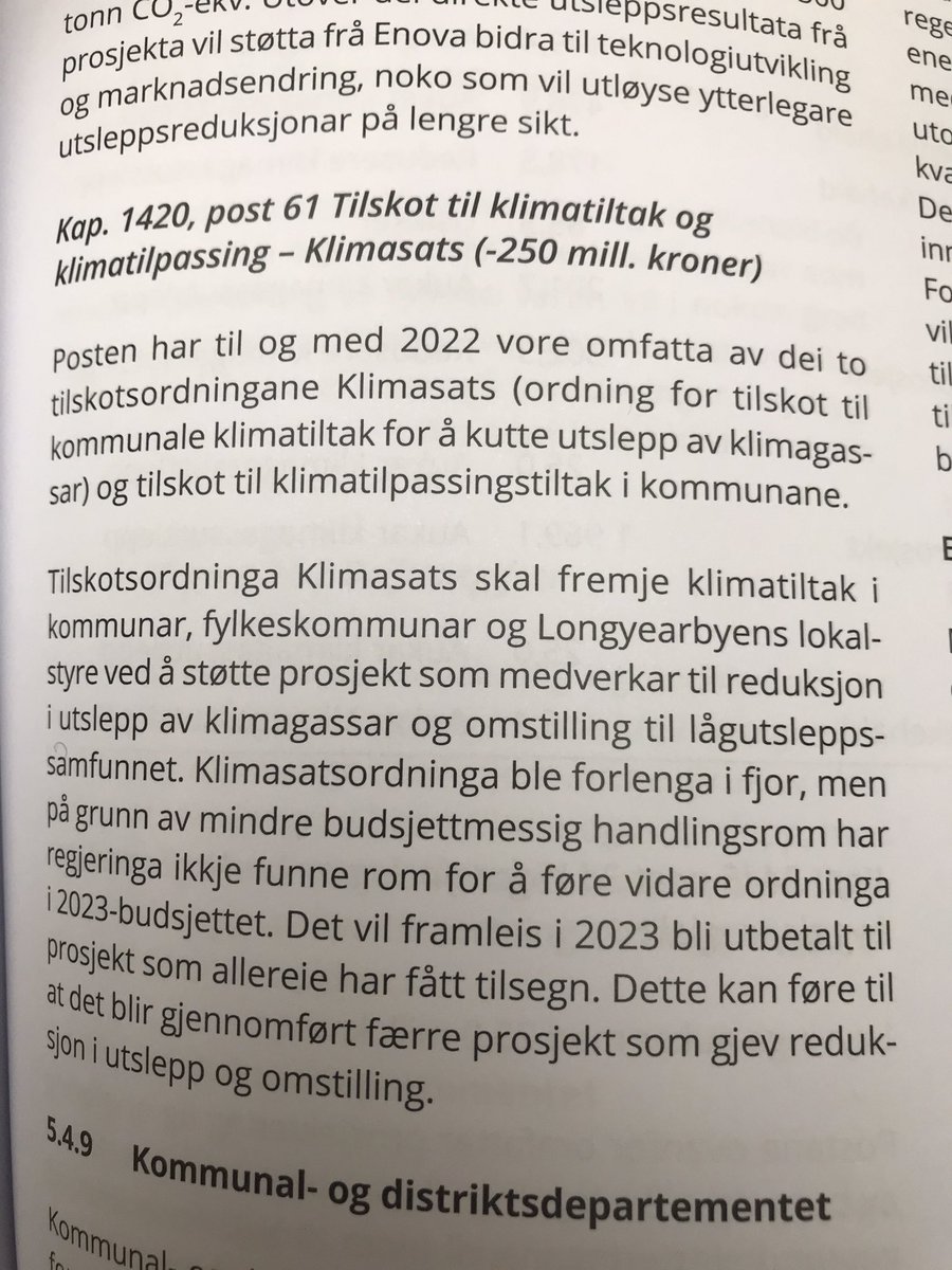 Regjeringen er klar i #klimabudsjett på at vi IKKE ligger an til å nå klimamålene om 55% kutt innen 2030; 3 millioner tonn per år. 

Svaret er å fjerne hele den fine og populære ordningen #klimasats til kommunene??