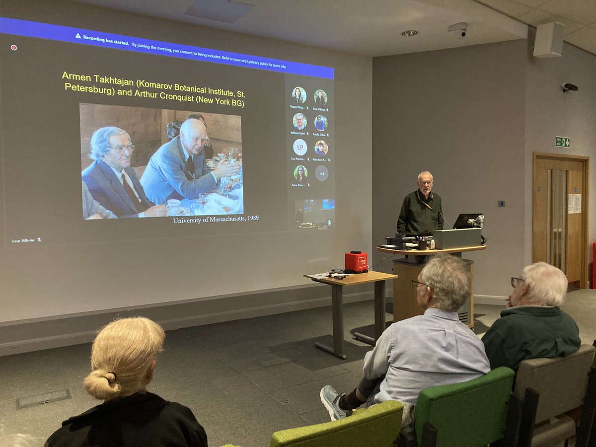 RJABuggs's tweet photo. Big names of 20th century plant classification in a single photo: Armen Takhtajan, Arthur Cronquist, Pamela Soltis, Doug Soltis, Peter Stevens and Mark Chase @kewgardens @paftol https://t.co/5W58Fhxluf