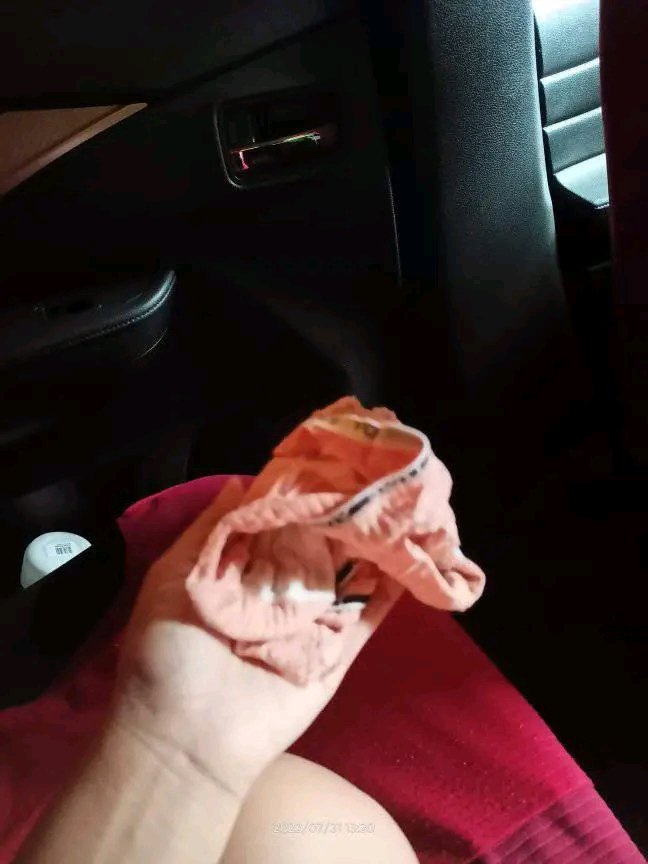 altercouple00's tweet photo. Wife send it to me while she's in the car with a bull 🤭 https://t.co/b0y7mCYWmV