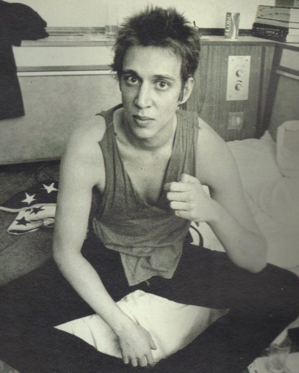 AmericanWasteCo's tweet photo. New York legend Richard Hell
#RichardHell #theVoidoids #theheartbreakers #heartbreaks #punk #cbgb #ramones #nyc #newyork #punkrock #music #legend https://t.co/ybDBIJGDUy