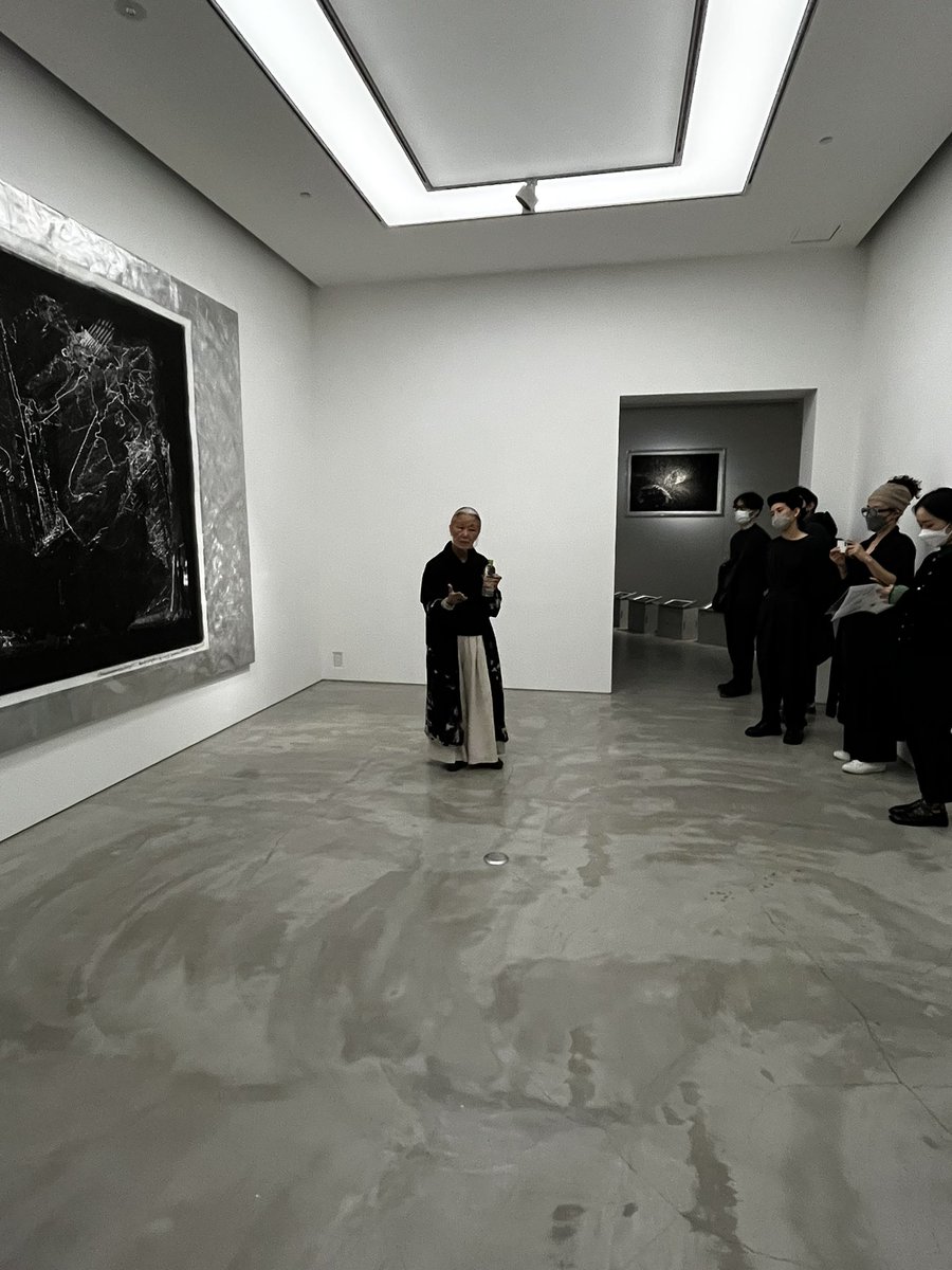 OMOHARAREAL's tweet photo. 明日からGYRE GALLERYでスタートする写真家・高木由利子さんによる「caoscosmos」Vol.1（カオスコスモス　壱　-氷結過程-）のギャラリーツアーに参加いたしました。「気付くことから表現は始まる」高木さんの言葉から作品への愛がたくさん伝わってきました。
#GYLE
#高木由利子 https://t.co/mQfP8lTwwt