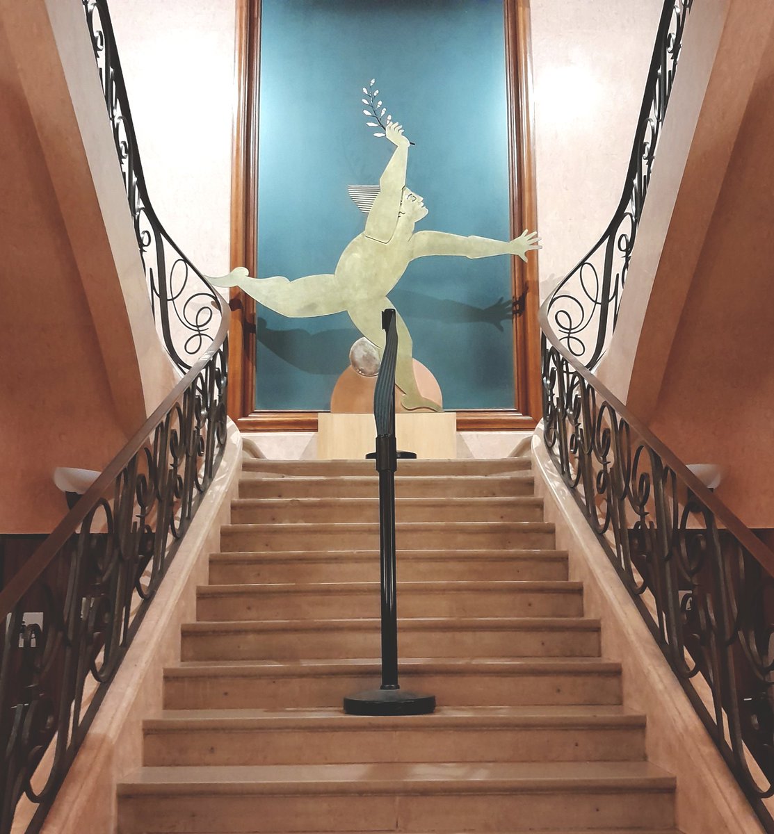 Les étudiants ont pu visiter les beaux locaux de l’Hôtel Gilbert, qui accueille le Tribunal Administratif ⬇️