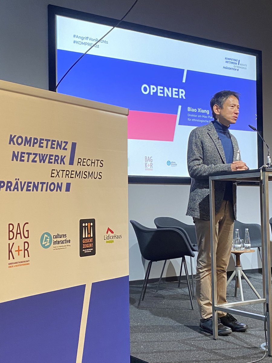 GesichtZeigen's tweet photo. Als Opener gibt Biao Xiang, Direktor am Max-Planck-Instituts für ethnologische Forschung, einen wichtigen Impuls: angesichts der globalen Gefahr des Extremismus, müssen wir auch global enger zusammenarbeiten! #Komprex22 #AngriffvonRechts https://t.co/mG8181qyFl