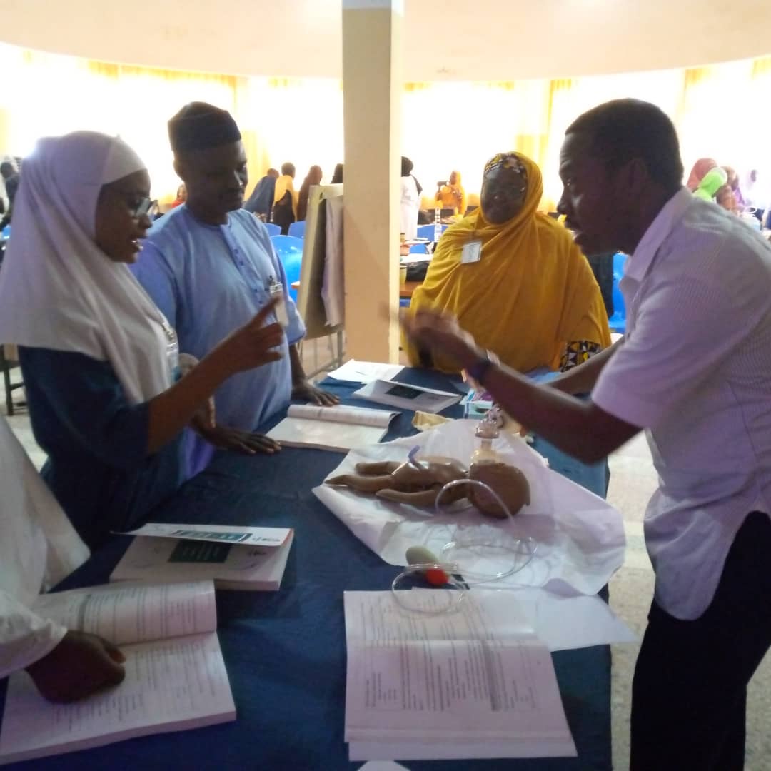 UNICEF_Nigeria's tweet photo. To strengthen the primary healthcare system in Kano State, UNICEF, together with the @Fmohnigeria and the Kano State Ministry of Health, is supporting a 6-day training of doctors and nurses on 'Comprehensive Newborn Care' at Khalifa Sheik Isyaku Rabiu Pediatric Hospital, Kano. https://t.co/YTl3yyN0yG