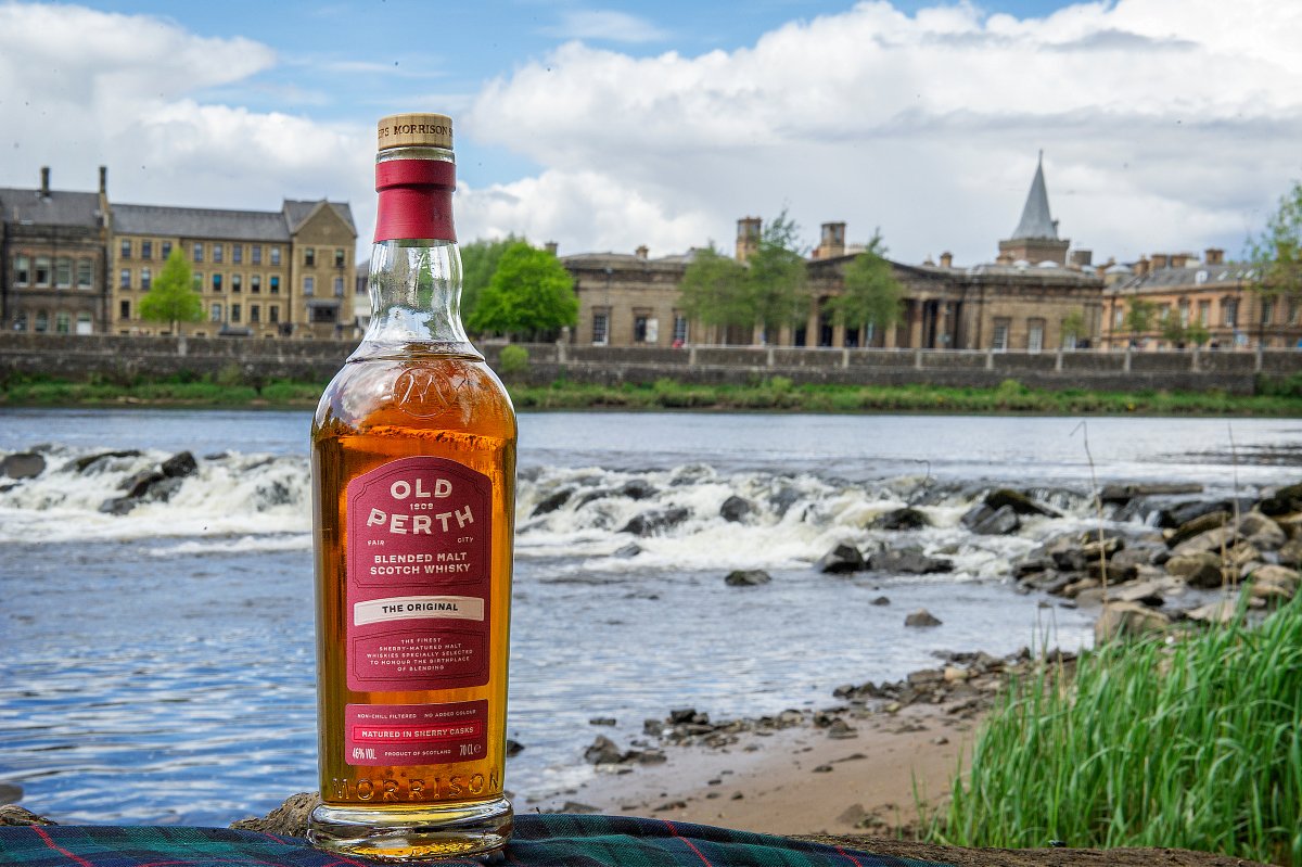 oldperthwhisky's tweet photo. With sophisticated sherry-sweet tones, honeyed cloves and warm dried fruits, our Old Perth Original is the perfect whisky to warm you up on these colder evenings ❄️
#oldperth #oldperthwhisky #oldperthoriginal https://t.co/bGAuhNYX3X
