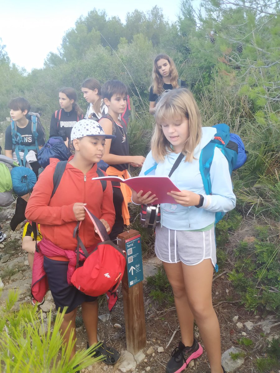 insbaixamar's tweet photo. Molt bon dia! Una part de l’alumnat de 1r d’ESO ha anat a Can Grau, a Olivella, en el projecte de ciències per estudiar astronomia. Molt bona feina! https://t.co/8hsL2AaZNs