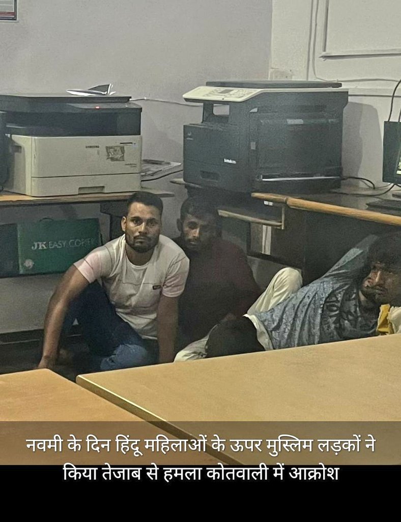 <a href="/ShayarImran/">Imran Pratapgarhi</a> पत्थर मारने वालों को 2 डंडे क्या पड़ गए कुछ लोगों की चीखें निकल रही है हिंदुओं की गर्दन तक काट दी गई किसी ने उफ तक नहीं किया दोगले घटिया लोग भारत में है