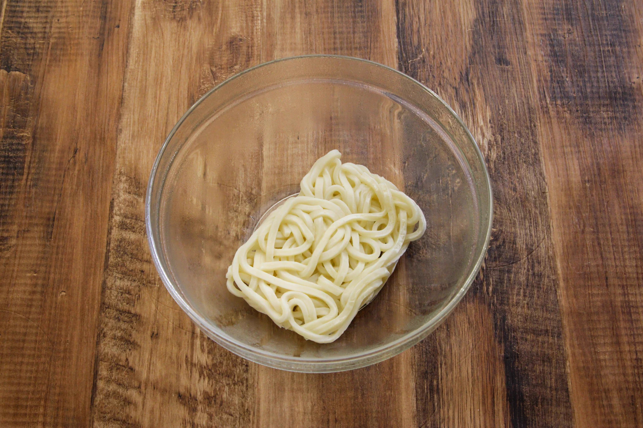 短時間でぱぱっと食事を作りたいときにもぴったりそう！すごく簡単でお手軽な「うどん」レシピ！