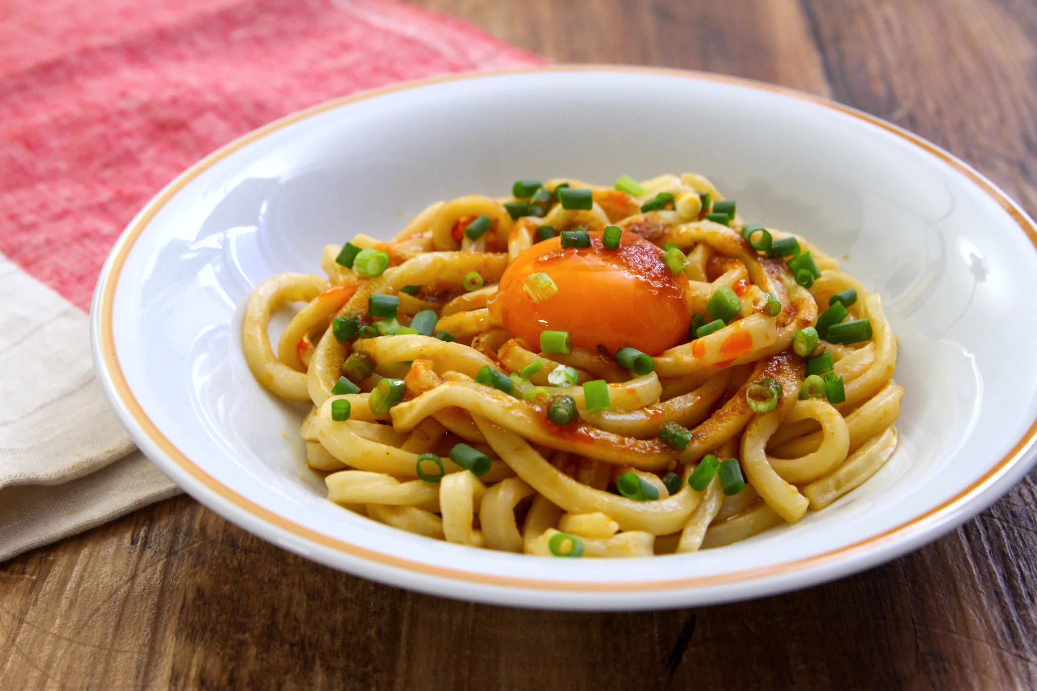 短時間でぱぱっと食事を作りたいときにもぴったりそう！すごく簡単でお手軽な「うどん」レシピ！