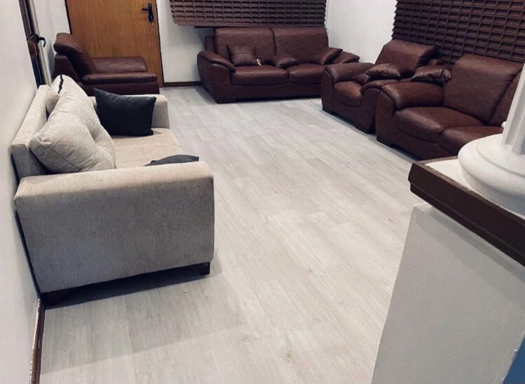 Floorsbenin's tweet photo. Que pensez-vous de cette nouvelle installation de revêtement de sol les gars
Pour la mise à niveau de votre maison et la rénovation de votre sol, nous vous couvrons @ Floorsdecor Benin
#floorsdecorbenin #floortogo #flooroption #installation #flooring #floors #floorinstallers https://t.co/eqR5l34byZ