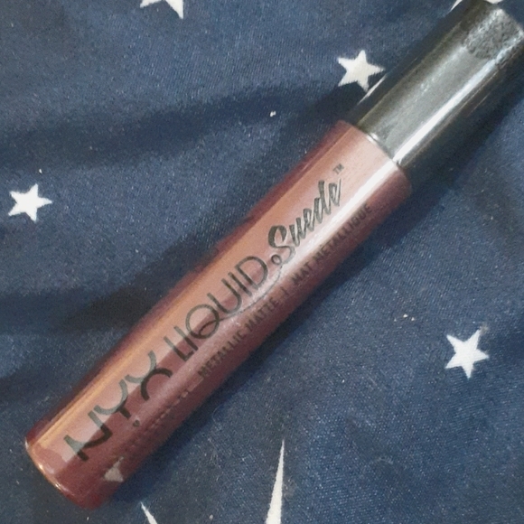 TrendySimply's tweet photo. So good I had to share! Check out all the items I'm loving on @Poshmarkapp from @Mariah97296096 #poshmark #fashion #style #shopmycloset #forever21 #toppaw #nyx: https://t.co/xWBQMEK2Rq https://t.co/mSV1wDLJTS