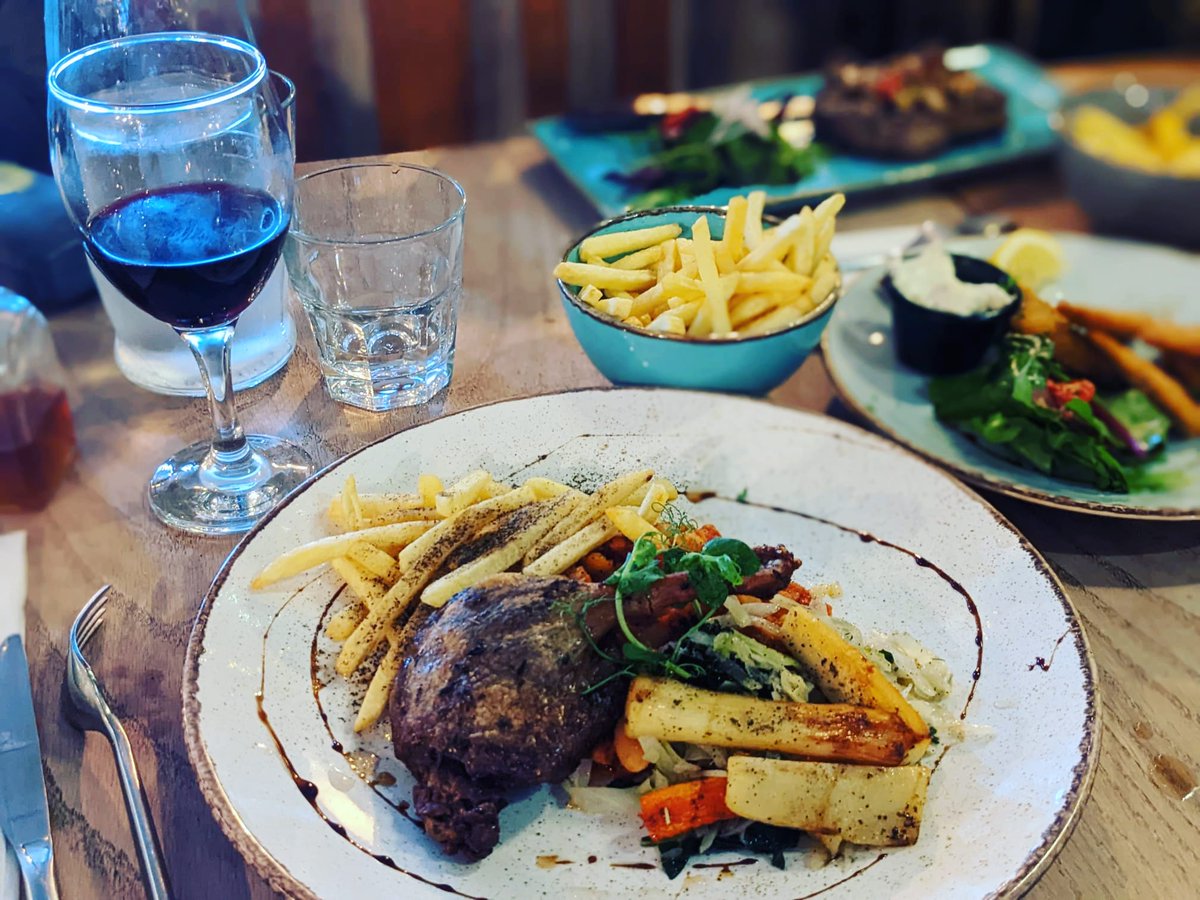 RocksNotts's tweet photo. We love a long liquid lunch and there's nowhere better than Le Mistral in Sherwood. Amazing menu and service. This time round we had the duck cassoulet, steak, whitebait and aioli with some crispy fries, all washed down with a lovely Bordeaux. #lemistral
https://t.co/XtDW4Du609 https://t.co/OVH4RDa3O7