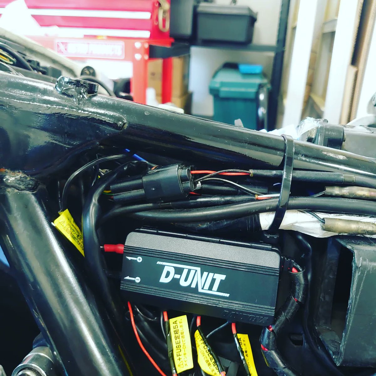 kinya29137757's tweet image. バイクメンテ！
電源ユニット&amp;amp;ガソリンフィルター取付🛠
#デイトナ
#DUNIT
#キジマ
#ガソリンフィルター