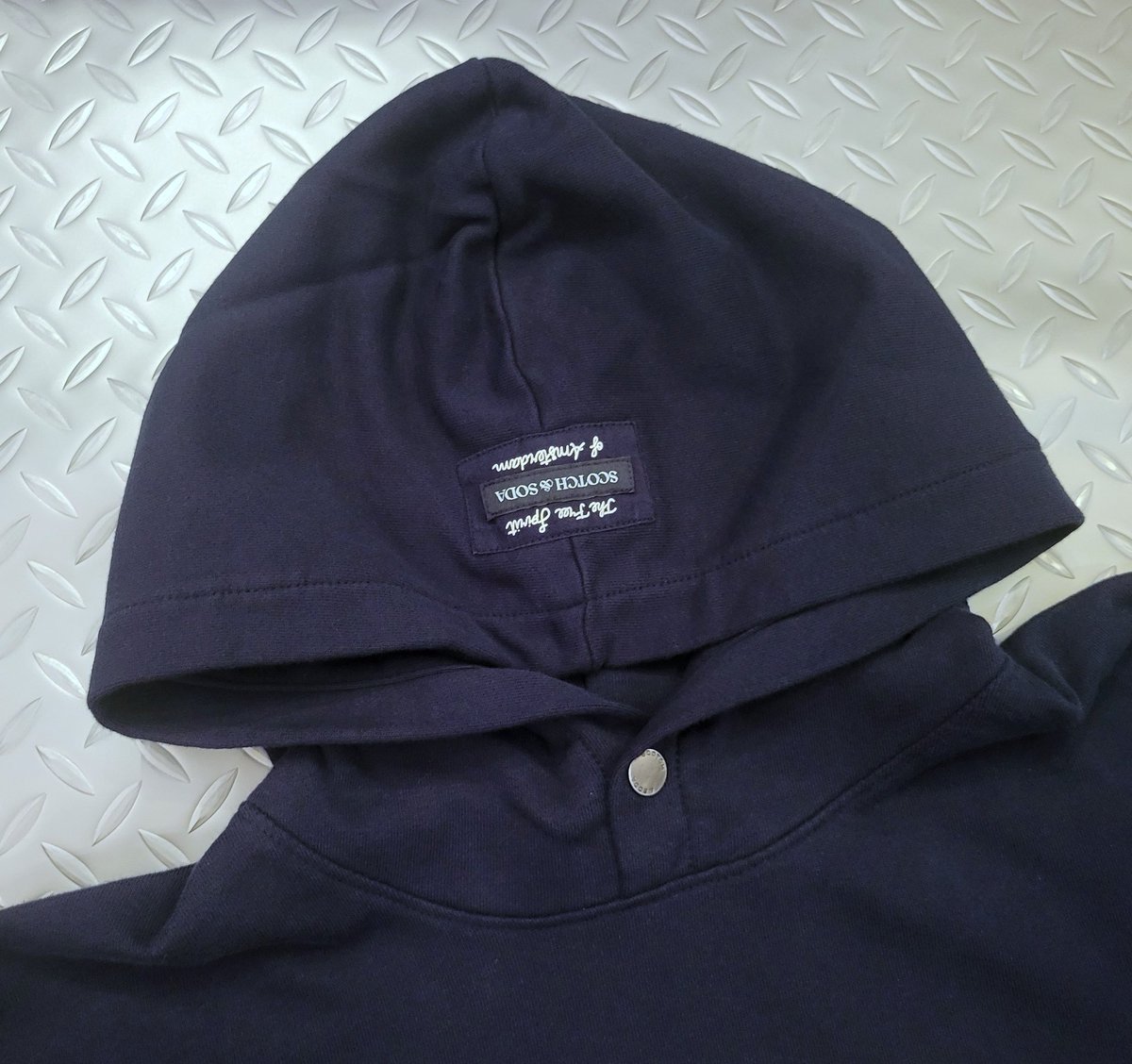 BEEHIGHSHOP's tweet photo. ☆新作続々入荷中☆
スコッチ&ソーダ、パーカーの新作が入荷しました!
フロントにロゴプリント、フードにネームタグを施したデザイン性の高いパーカー。
プライス:20900円
カラー:ボルドー、ネイビー
ぜひチェックしてくださいね♪
#scoch&soda#スコッチアンドソーダ #愛知県 #岡崎市 #ビーズハイ https://t.co/nIaMlngcYq