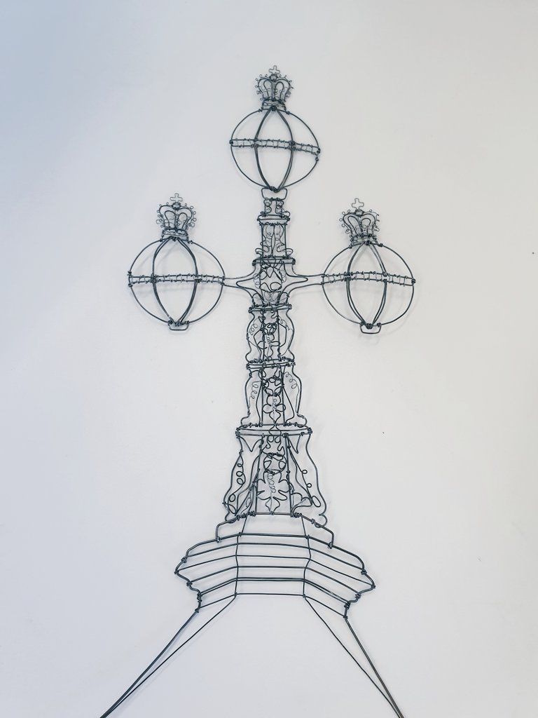 Another lamppost for <a href="/AAFLondon/">Affordable Art Fair UK</a> #battersea in a couple of weeks time, exhibiting with <a href="/ByardArt/">Byard Art</a> #wirework #wireart #buyart #wipart