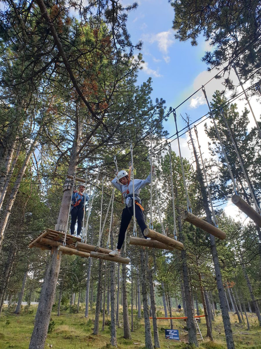 ESO1Virolai's tweet photo. Continuem fent activitats a la muntanya. Fa fresqueta però ens ho passem bé! @EscolaVirolai #convis #2ndeso #parcdaventura #tirambarc https://t.co/KHQLky0nIe