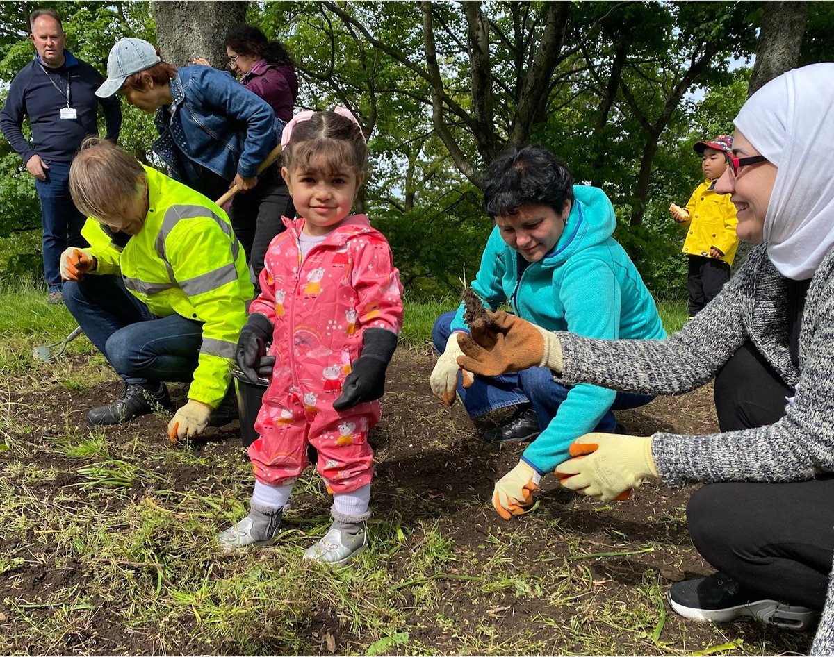 To create inclusive volunteer programmes, @TCVScotland suggest: ✅Involving communities in planning ✅Assuming nothing - if in doubt, ask! ✅Providing transport ✅Being ready to adapt to a diverse range of needs ✅Translating resources into different languages #MakeYourMarkScot