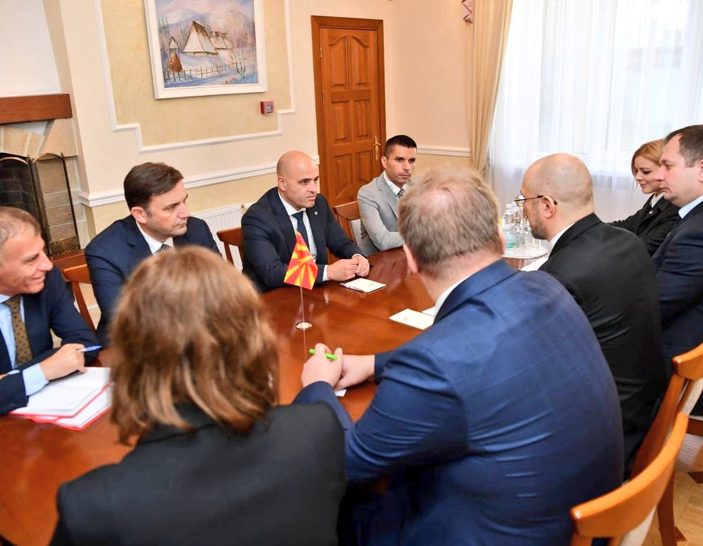 Tgtr w/ <a href="/DKovachevski/">Dimitar Kovachevski</a> mtg w/ <a href="/Denys_Shmyhal/">Denys Shmyhal</a> in #Prague 

👉 In these challenging times, we continue deepening the economic &amp; trade ties, while extending our utmost political support for #Ukraine’s fight for freedom &amp; shared democratic values ➡️#EuropeanPoliticalCommunity

🇲🇰🤝🇺🇦