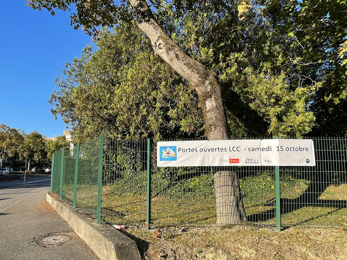Portes ouvertes <a href="/LCC_CNRS/">Laboratoire de chimie de coordination</a> pour la <a href="/FeteScience/">Fête de la science</a>
📆Samedi 15 octobre 10h-12h et 13h30-17h #SaveTheDate !
• Ateliers enfants 
• Visites et démonstrations
• Speed-searching 
• Mini-Conférences 
#gratuit #Toulouse #FDS2022 Venez nombreux !  
ℹ️ lcc-toulouse.fr/evenement/port…