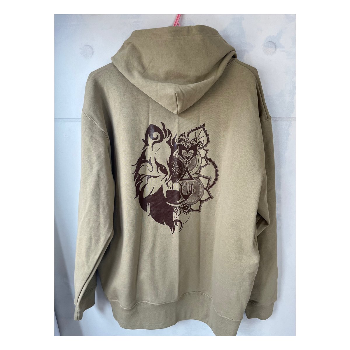 MUofficial21's tweet photo. ▼▲M△U▲▼

スウェットプルオーバーパーカー
color：ブラウン×ダークブラウン
着用サイズ：XL

 #muofficial  #オリジナルブランド  #ユニセックス #LGBTQ https://t.co/nwFjk2HHfE