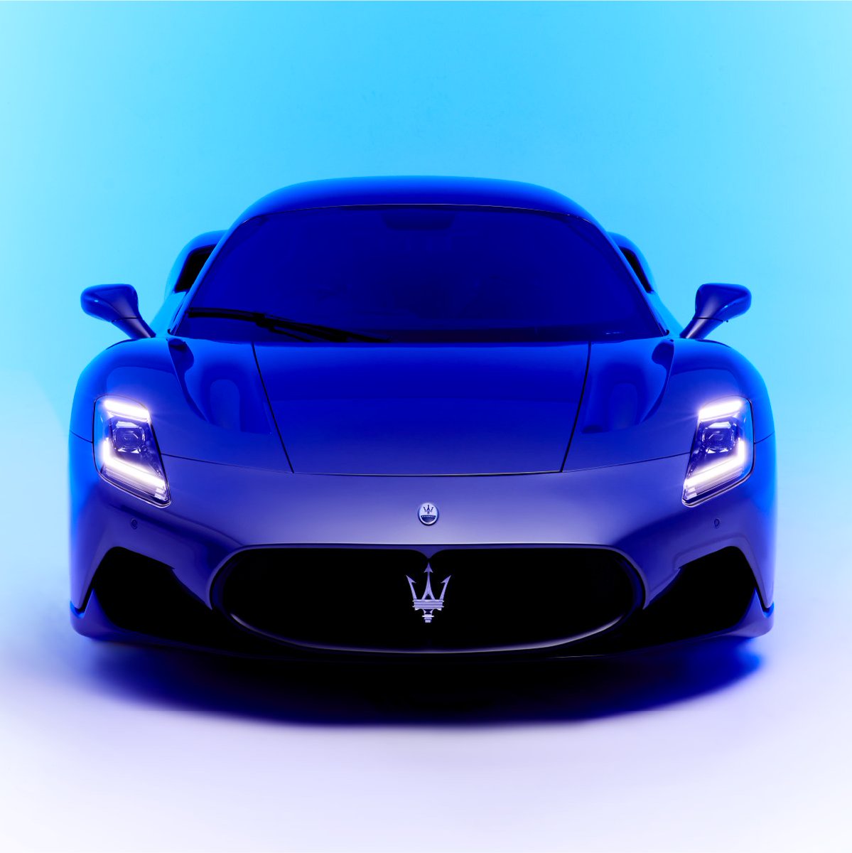 maserati_th's tweet photo. MC20 x Duangposh | Ciao Bangkok Collection

ภาพแฟชั่นคอลเล็กชั่นพิเศษ สะท้อนเสน่ห์แห่ง Italian Design ในมุมมองที่ผสานความเป็นไทยได้อย่างโดดเด่น ภายใต้แรงดึงดูดแฝงไว้ซึ่งขุมพลังแห่งเทคโนโลยี F1 เครื่องยนต์ 3.0L V6 630HP มอบอัตราเร่งแสนเร่าร้อน 0-100 km/h ในเวลาเพียง 2.9 วินาที https://t.co/y48bv7Vk22