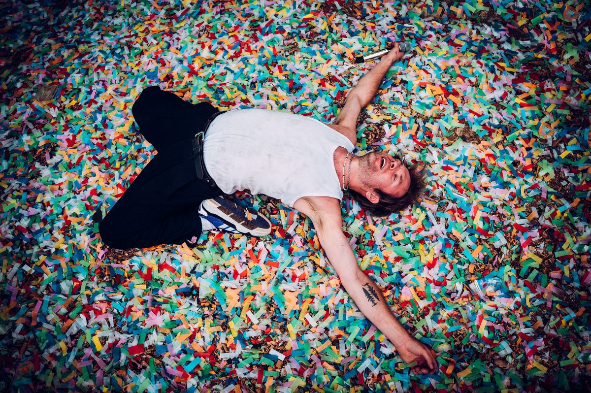 OfficialRandL's tweet image. Its 11:30am and I am once again thinking about this INCREDIBLE set from @ENTERSHIKARI at Leeds 👏

Photos by @matteachus