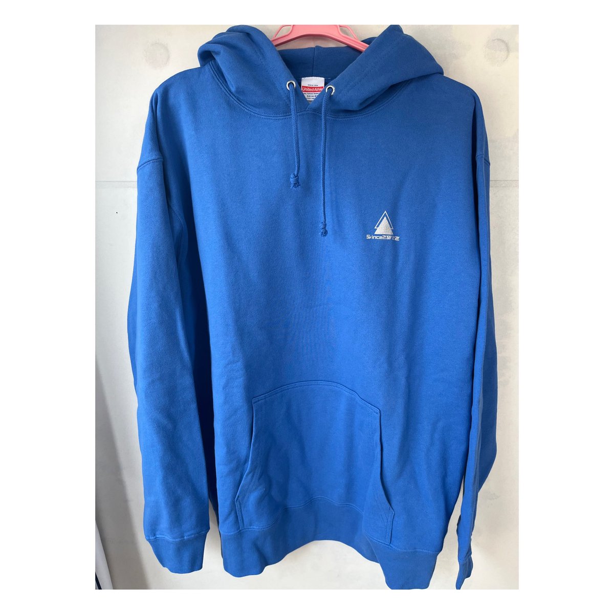 MUofficial21's tweet photo. ▲▼M△U▼▲

スウェットプルオーバーパーカー
color：ロイヤルブルー×シルバー
着用サイズ：XL

 #muofficial  #オリジナルブランド  #ユニセックス  #LGBTQ https://t.co/CrqJwpqyTl