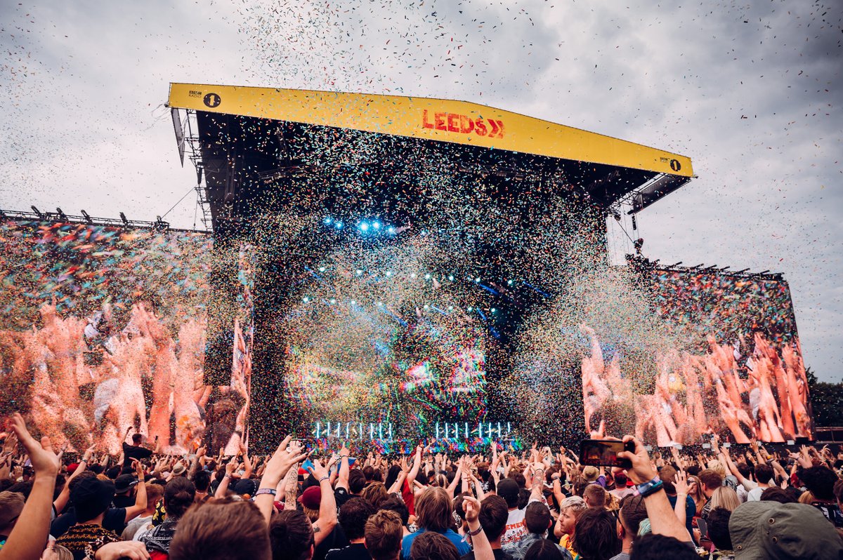 OfficialRandL's tweet image. Its 11:30am and I am once again thinking about this INCREDIBLE set from @ENTERSHIKARI at Leeds 👏

Photos by @matteachus