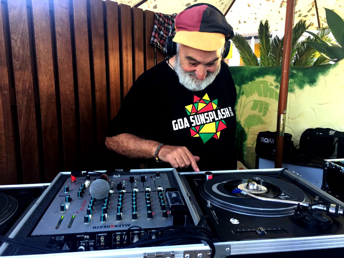 If you ever happen to wander around Ibiza, don’t miss out the Soul Good bar. You might even catch me playing my favourite reggae records there.

#EarlGateshead #TheHugeReggaeShow #reggae #dub #TBT #throwback