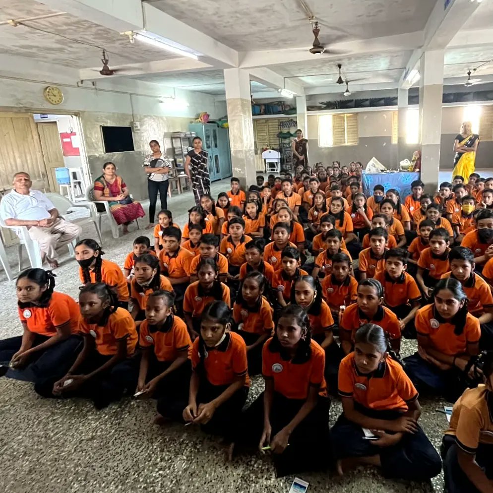 SriSriRDP's tweet photo. The students of #UnnatiVidyalaya, Bharuch, #Gujarat pledged to save water and became the next 100 #jalrakshaks. They are now a part of @srisrirdp Trust and @WMPSkillCouncil's joint #mainbhi jalrakshak campaign.
#75schools, #aazadikaamritmahotsav🇮🇳♥️ #MoSDE https://t.co/tm2YGlNYjz