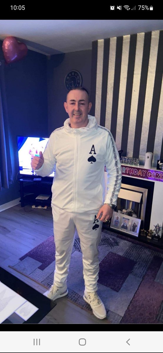 This is my cuzin barry, hes been missen since 5pm yesterday from the royal alexander hospital in paisley, if use can look out for him, hes in a really bad place just now and dosent no the area, if use can share also thanks