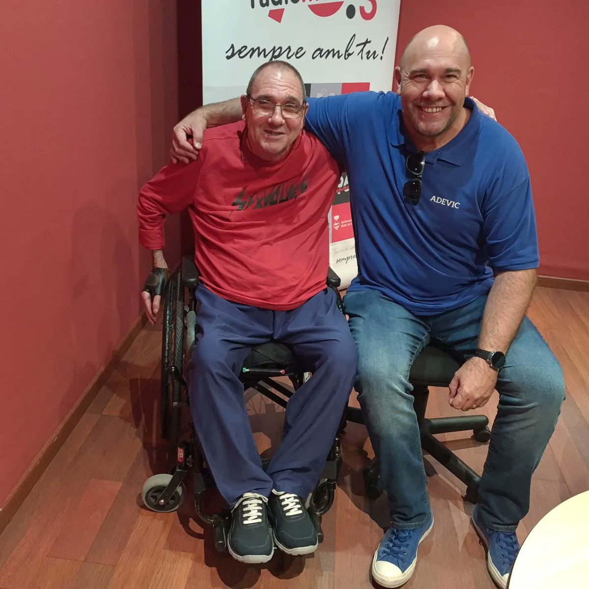 ADEVICatalunya's tweet photo. @RamonetCos va visitar @radiomollet963 programa #BarreresFora capitanejat per en @JRocaSantafe de #Adimo #mobilitatseguraisostenible per parlar d'educació per a la #mobilitatseguraisostenible amb altres @StopAcciCat @stopaccidentes 
https://t.co/kkbcPzaKfh
#VirusVial https://t.co/87lPlRb2xg