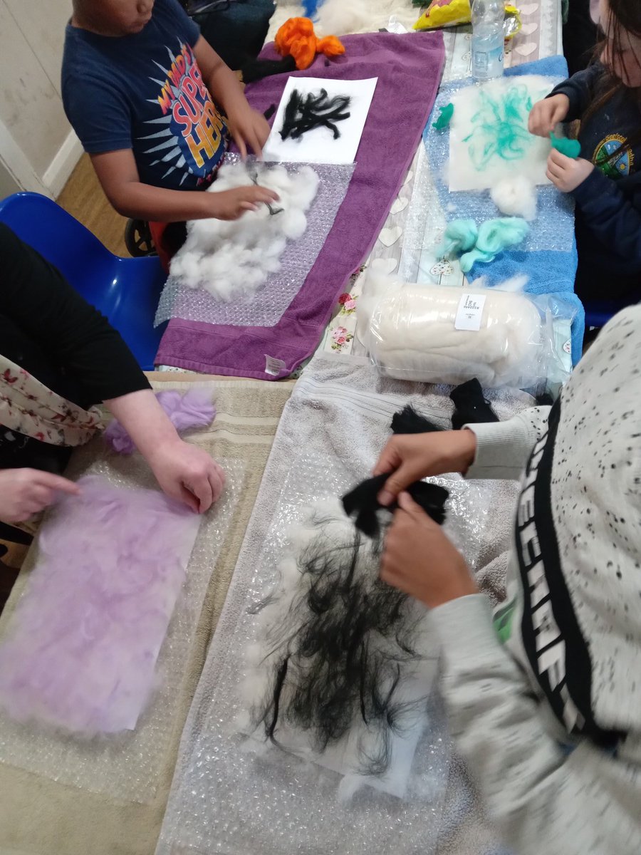 Tom__Cummings's tweet photo. Week 3 of 6 of Arts and Crafts at The Cloisters (where is this year going?)

Felting landscapes of our favourite places!

Fun had by kids and big kids alike 😅🎨

@HabintegNI @NIPolicingBoard https://t.co/CvVsFN9nBS